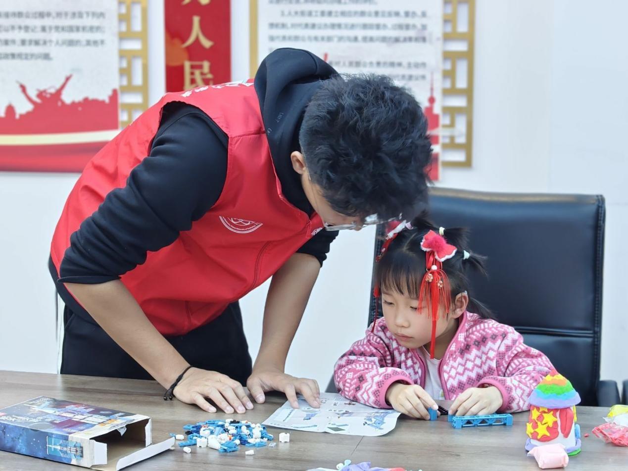 �ɏ�һ����н��ͯ��